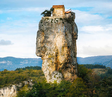 Ontdek de mooiste rondreis van Georgië: Katskhi Pillar