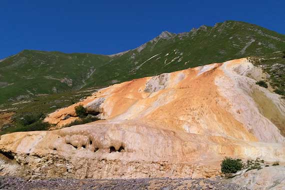 Excursie Kazbegi: rode mineraalwaterbron nabij Gudauri